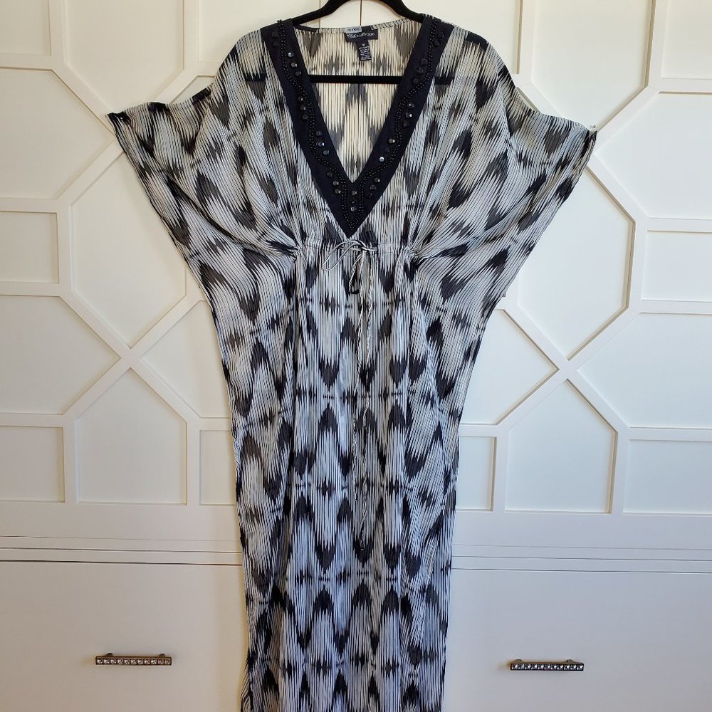 Woman's Maxi Kaftan Black & Off-white pattern, size Medium